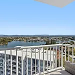 Superior Penthouse Apartment In Surfers Paradise On The Gold Coast