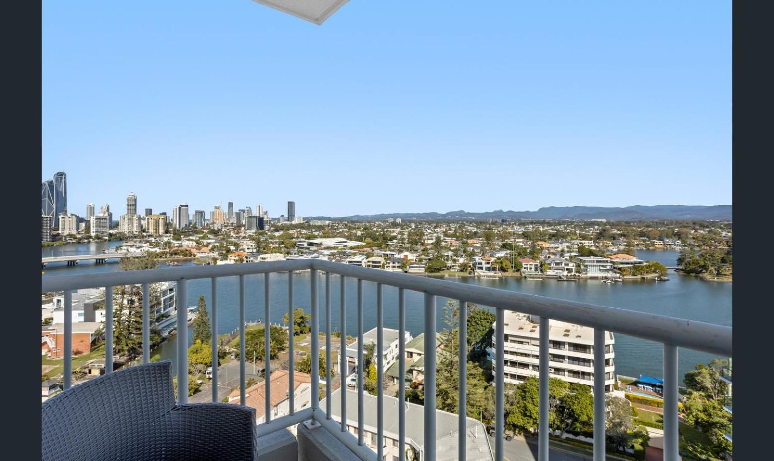 Superior Penthouse In Surfers Paradise On The *