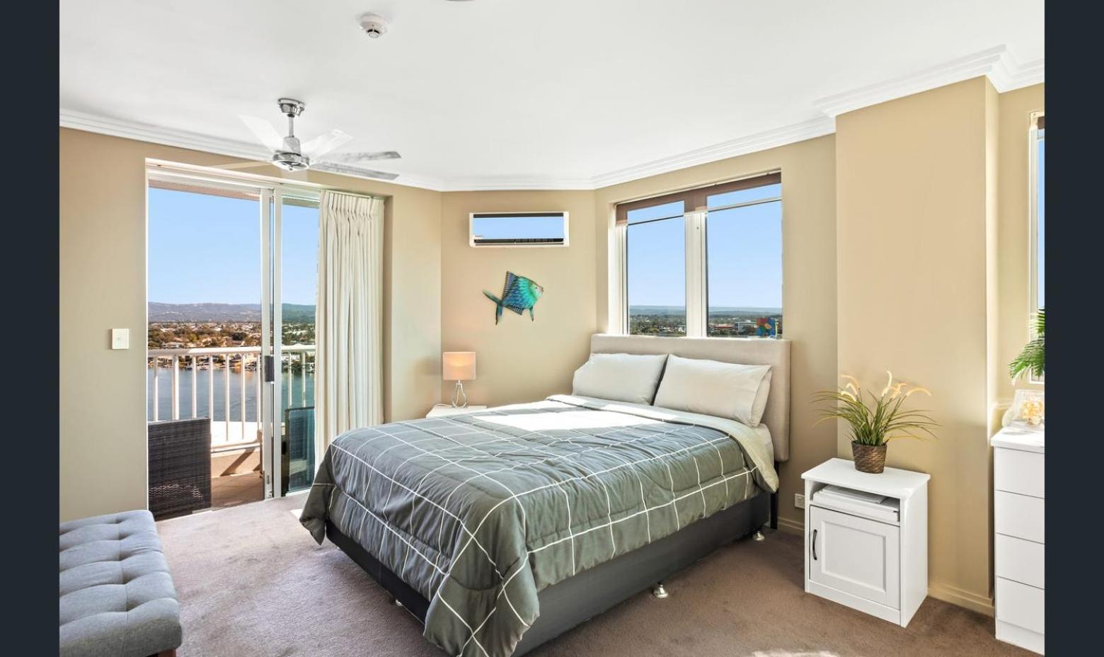 Superior Penthouse In Surfers Paradise On The *